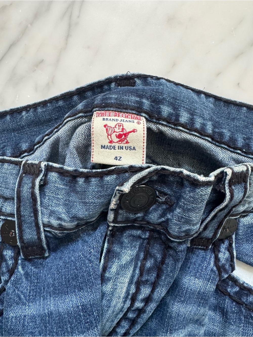 True Religion Men’s Relaxed Jeans in Light Blue Wash - Picture 2 of 3
